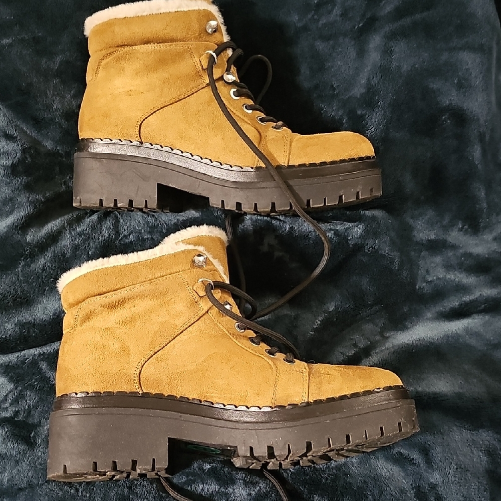 American Eagle Faux Suede Ankle Boots S 8 VGUC